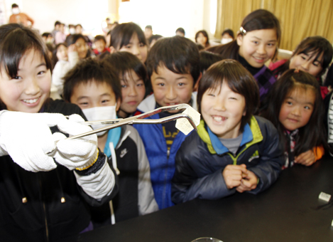 酸化マグネシウムの特性について学んだ出前授業