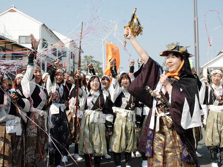 「女人義士行列」が晴れやかに勝どきで締めくくった「大石神社 春の義士祭」