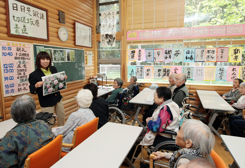 伯鳳会プラザが導入した「おとなの学校」
