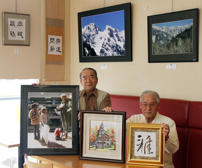出品者の土佐善行さん(右)と頭巾嘉廣さん