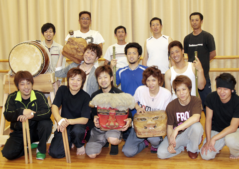 10年に一度の神楽舞奉納へ向けて稽古している保存会のみなさん