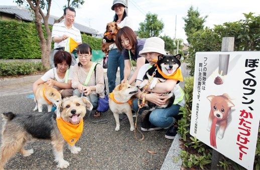マナー遵守を呼び掛けようと「赤穂元禄わんわんパトロール隊」を結成する愛犬家のみなさん
