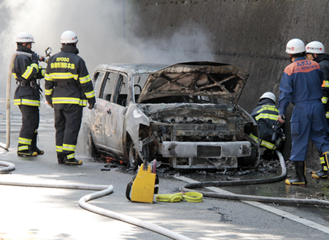 高取峠で全焼した車両