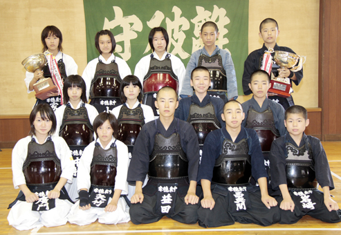 男女とも団体優勝した赤穂東剣道部