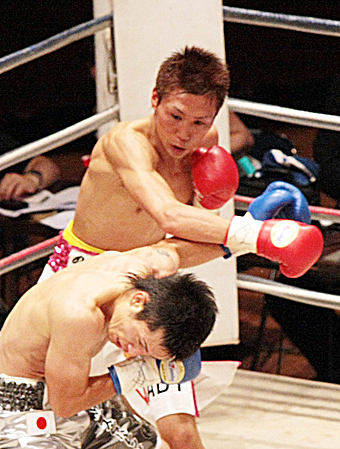 快勝でタイトル防衛に成功し、故郷での凱旋を飾った小國以載選手