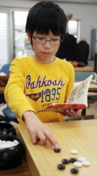 囲碁の少年少女全国大会に出場が決まった田中康湧君