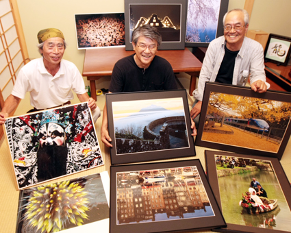 趣味が共通の3人で合同写真展を開く=左から=矢野博之さん、野村勝美さん、濱本陸志さん