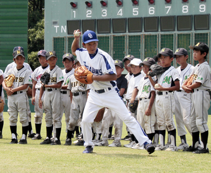 往年の名プレーヤーたちから教わった野球教室
