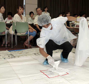 食中毒の二次感染予防などについて学んだ研修会