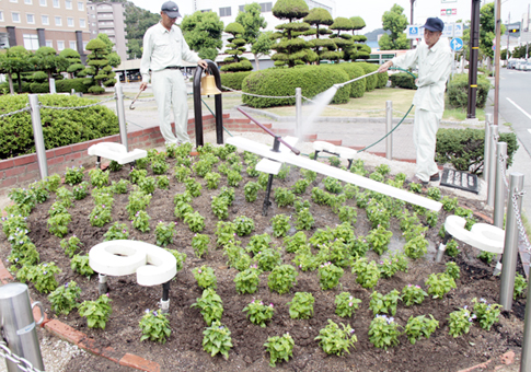 故障が直った駅南ロータリーの花時計