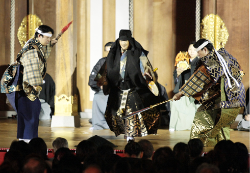 義士をまつる赤穂大石神社で初上演された新作能「大石」