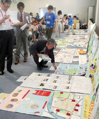 10回目を迎えた「あこう絵マップコンクール」の作品審査