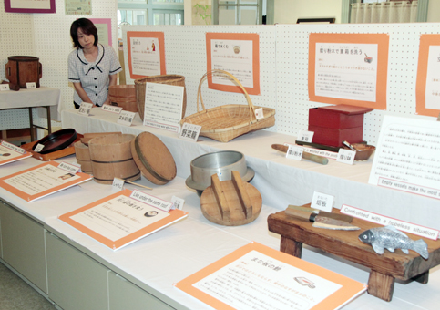 民俗資料館で開催中の収蔵品展「ことわざを語る民具たち」