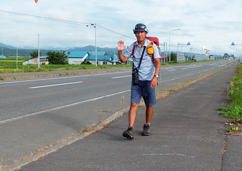 約3000キロを歩く日本縦断の旅にチャレンジしている司波伸作さん。ブログは「ポレポレ日本!」で検索できる