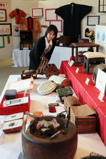 昔懐かしい暖房器具が並ぶ「昭和の冬の過ごし方展」
