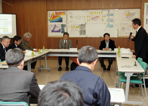 軟弱化の原因について協議した唐船海岸ぬかるみ対策検討委員会