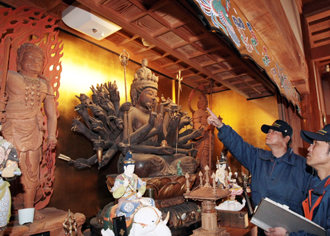 「文化財予防デー」を前に行われた予防査察=普門寺