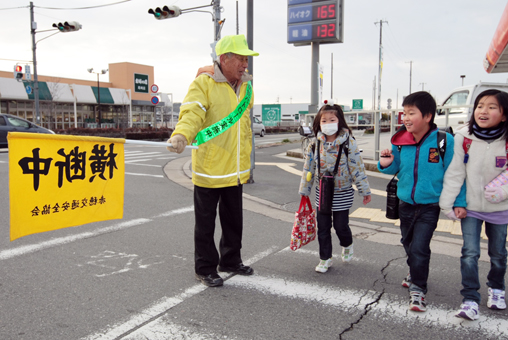 子どもたちの見守り活動を続けている安川昭雄さん