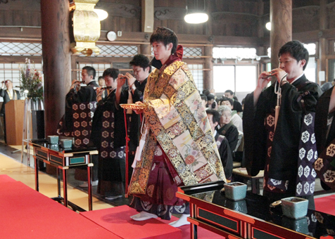 永応寺で行われた楠慶仁・第21世住職の継職奉告法要