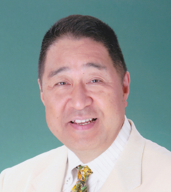 記念講演するフリーアナウンサーの羽川英樹さん
