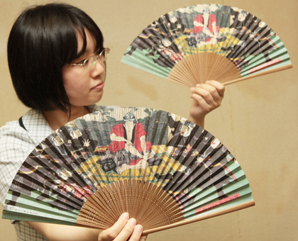 新発売された忠臣蔵扇子「天川屋見世の場」