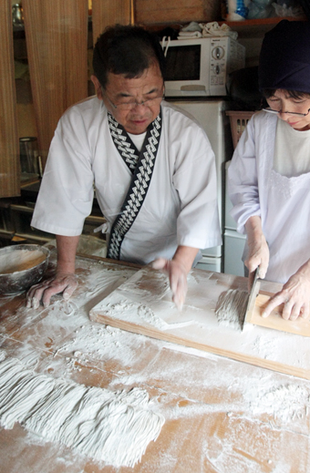 そば文化を赤穂に広めたいと始まった「そば打ち道場」
