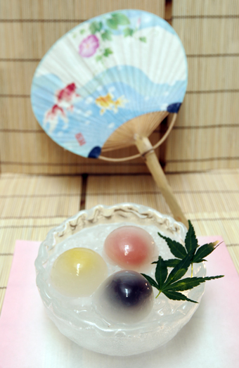人気の冷菓「水まんじゅう」