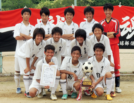 市中学総体で優勝した赤穂中サッカー部