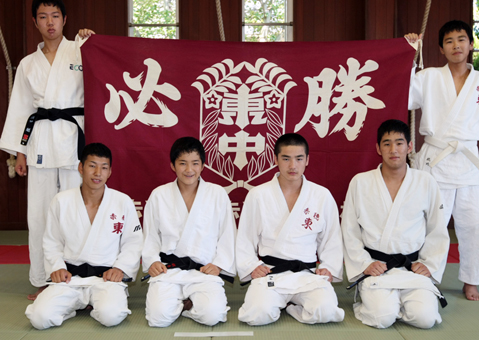 市中学総体柔道で男子団体を制した赤穂東