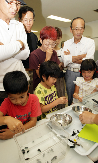 子どもから大人まで参加したホタル再生プロジェクト説明会