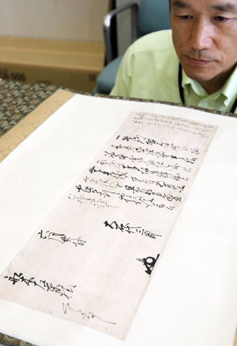 出石町の旧家から寄贈された大石代三郎の書簡掛け軸