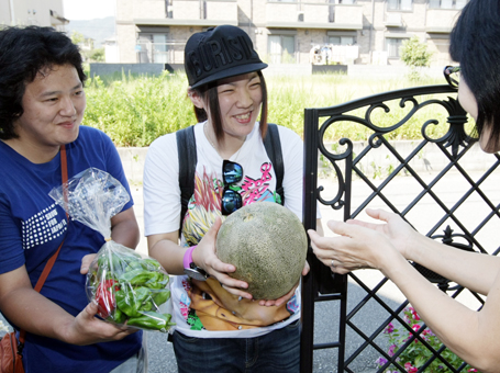 近隣住民に喜ばれた青果のおすそわけ