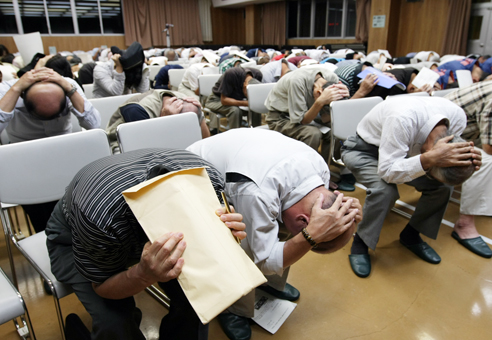 安全確保の「シェイクアウト訓練」も行った事前講習会