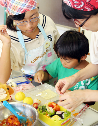 親子で楽しく調理した「食育お弁当コンテスト」