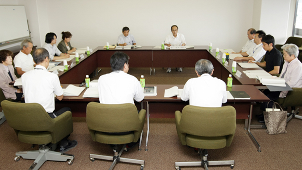 市長給与の引き下げ幅を「1・0%」とする案で合意した赤穂市特別職報酬等審議会