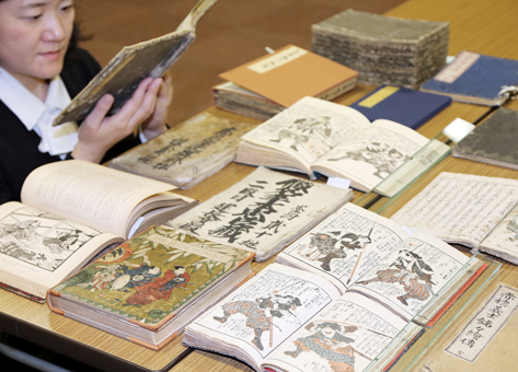 特別展で展示される古典籍の数々