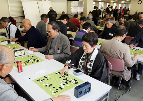 県内外から約200人が参加した忠臣蔵交流囲碁大会