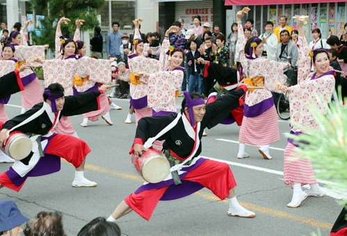 衣装を着た踊り子が華やかに舞った第10回赤穂でえしょん祭り