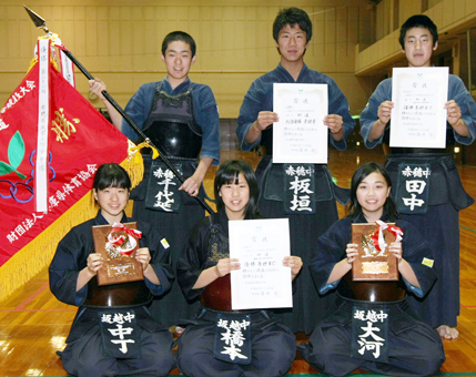 中学生の部で男女とも優勝を飾った赤穂市スポーツ少年団