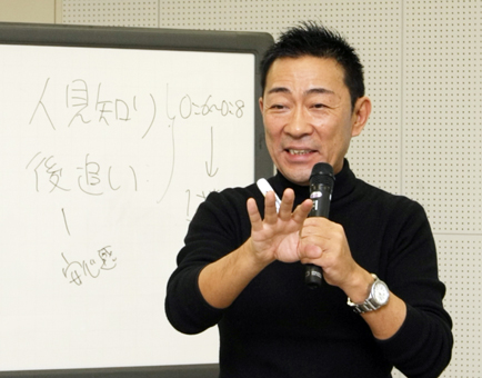 乳幼児期から思春期にかけての子育てについて語る中井祥博氏