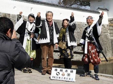 もてなした観光客数が2万人に達した「撮らんか〜れAKO」」