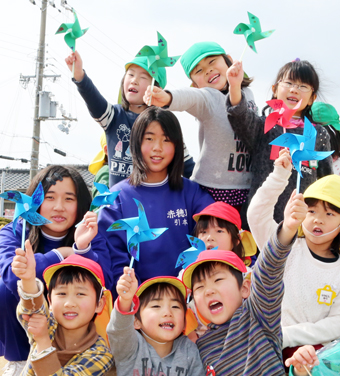 手作りのおもちゃで楽しい時間を過ごした交流会