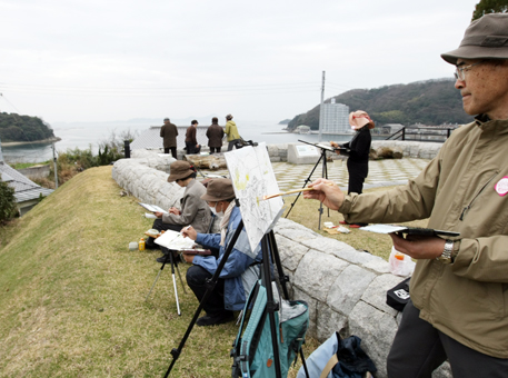 坂越の風景を描くスケッチツアー参加者のみなさん
