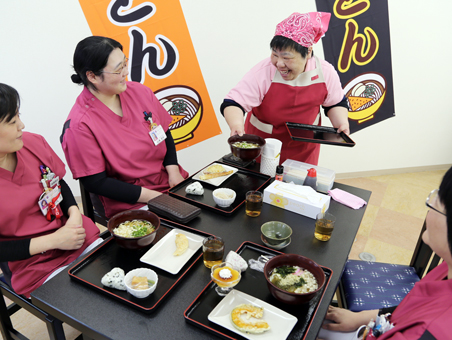 障害者の自立を推進しようとオープンした「新町うどん」。コシのある麺が人気だ