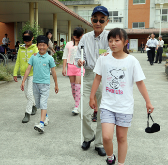 思いやりの大切さを学んだ「キャップハンディ体験学習」