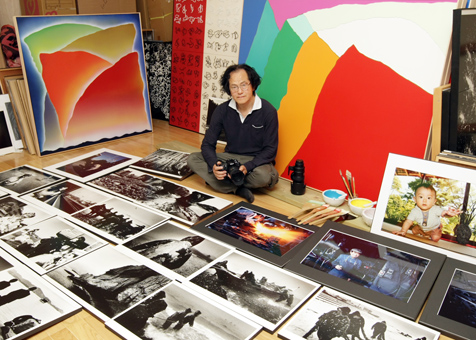 画家、写真家としての30年以上にわたる活動成果を発表する山本雅也さん