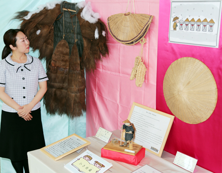 昔話に登場する昔懐かしい民具を並べた企画展