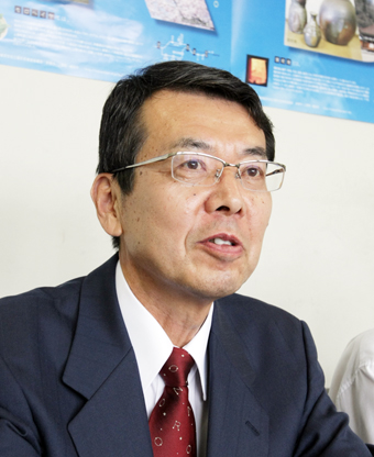 次期市長選への立候補を表明した牟礼正稔氏