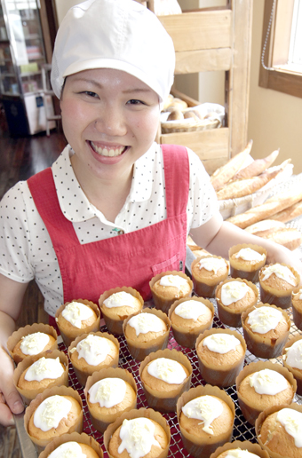 自ら志願して始まったマフィン作り。毎週木曜日に売り出す。「やっぱり売れ行きが気になります」と井上美智子さん