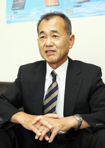次期市長選への立候補を正式表明した明石元秀氏